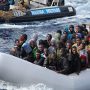 У берегов Италии перевернулось судно с 400 мигрантами