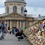Le Parisien: Мост искусств в Париже лишится всех «замков любви»